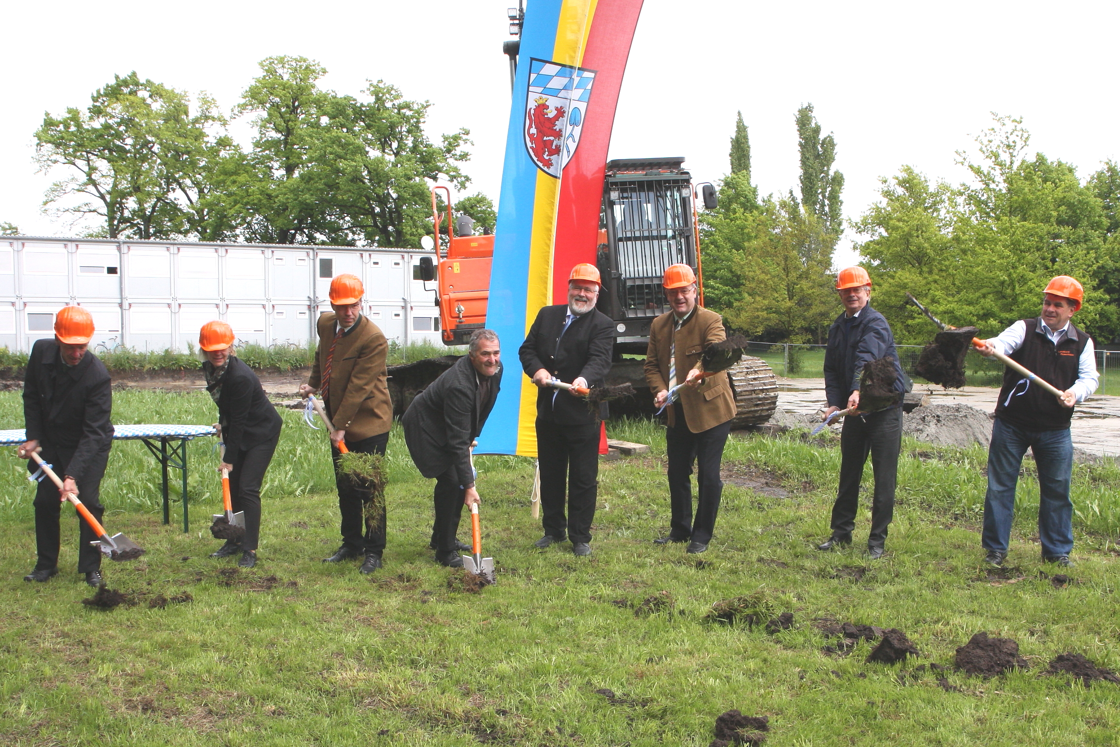 Landkreismuellabfuhr Spatenstich neue LKW Halle